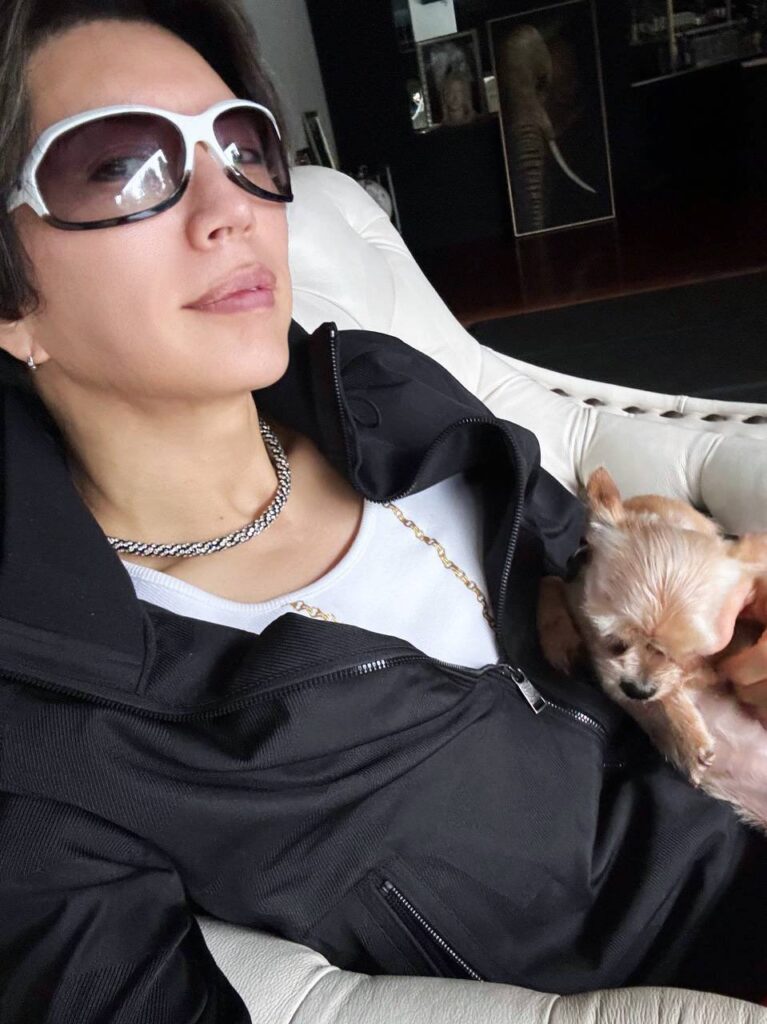 GACKTさんと犬の写真