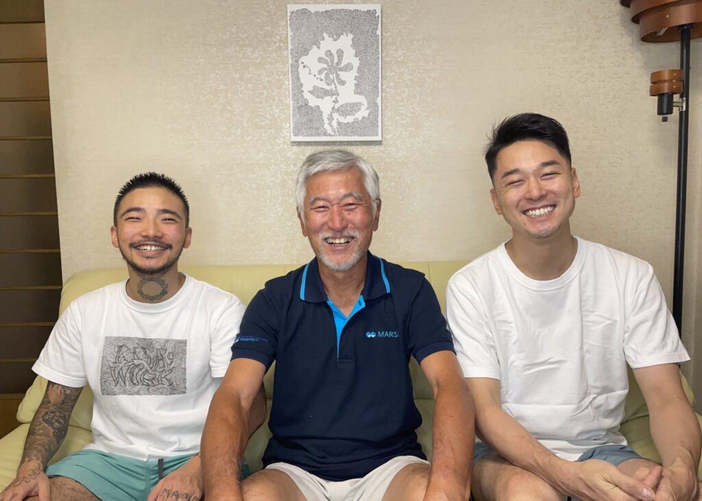 ドリアン・ロロブリジーダさんとKILAさんと父親との写真