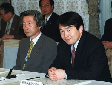 竹中平蔵氏と小泉純一郎氏の写真